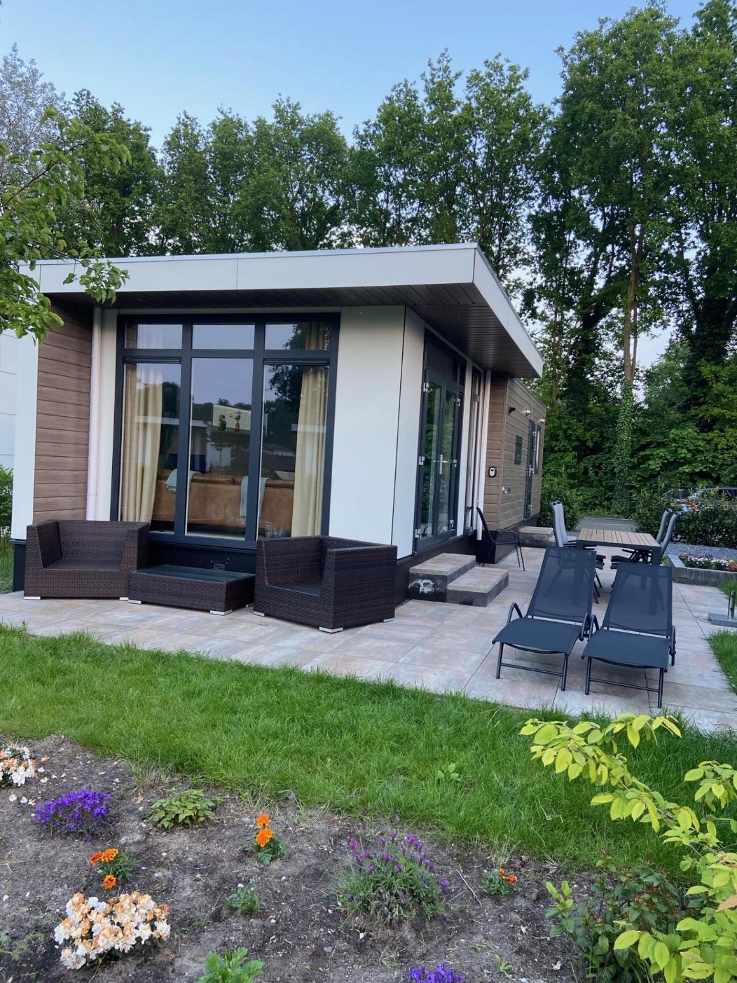 Kindvriendelijk Luxe Chalet In De Bossen Met Prive Sauna Harderwijk Dış mekan fotoğraf